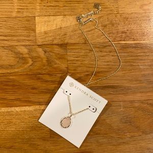Kendra Scott Gold Pendant Necklace In Rose Quartz